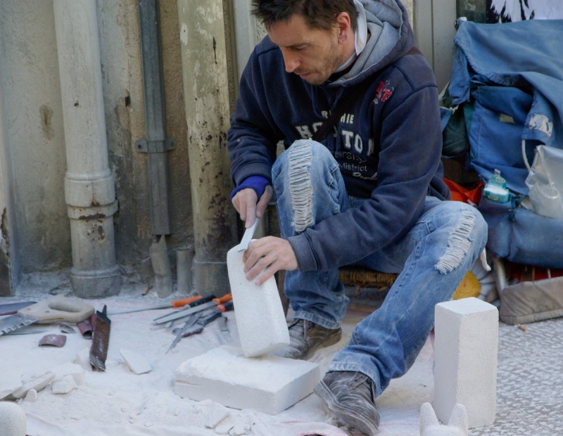 tailleur-ST JULIEN-min_artisan_stonecutter_sculpture-1085967